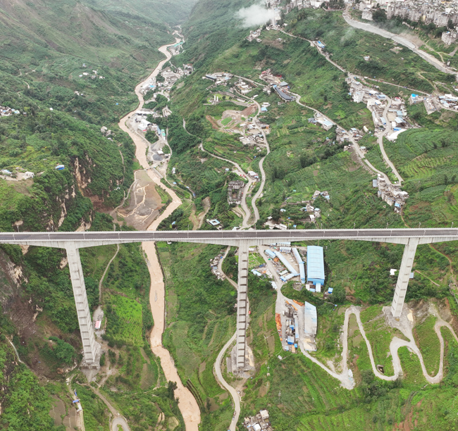 3-金陽(yáng)河三峽連心橋全長(zhǎng)757.7米，...