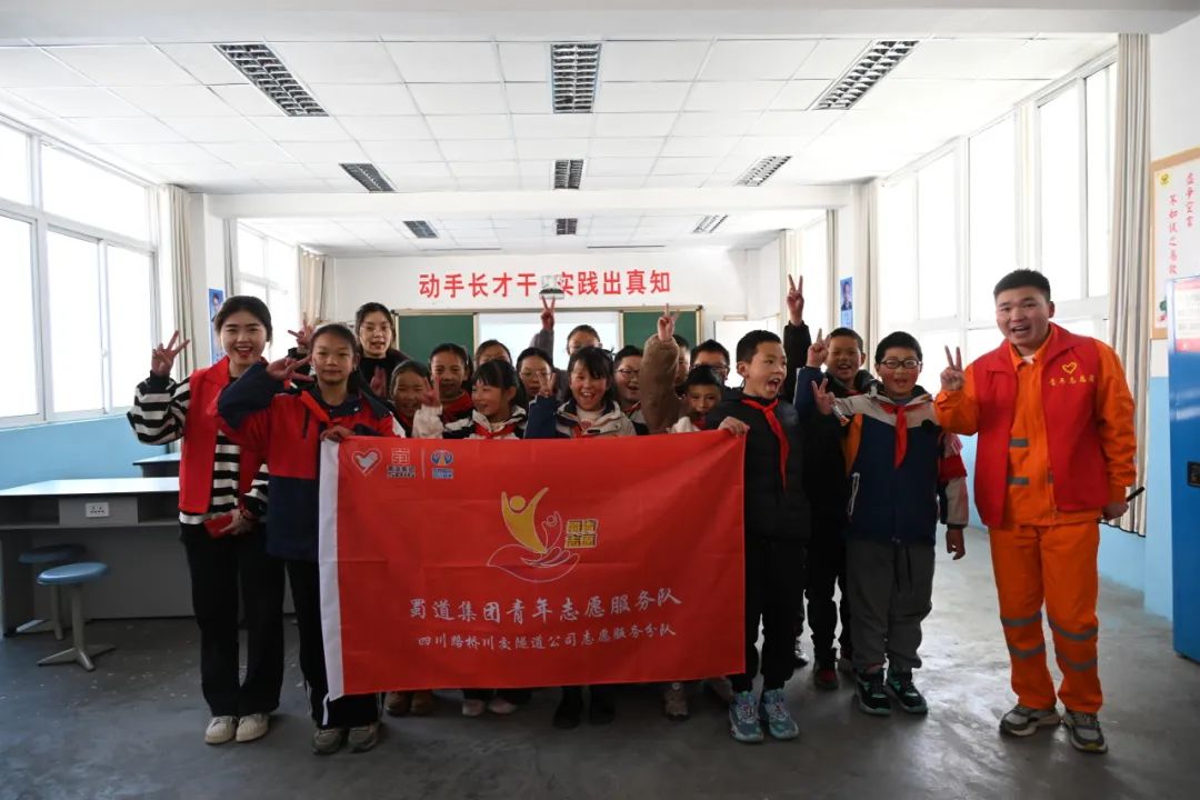 都四項目團支部開展“守護四姑娘山的格?；ā敝驹富顒? /></div>
					<div   id=